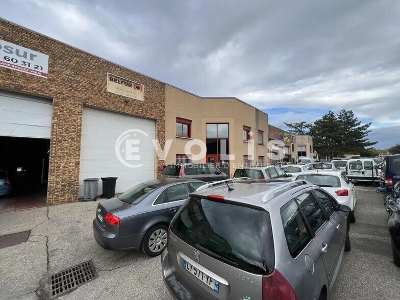 57 Avenue De La République, Vénissieux à louer - Photo du bâtiment - Image 2 de 19