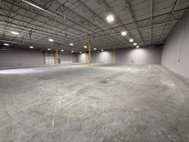 7320-7400 W Florist Ave, Milwaukee, WI à louer Photo intérieure- Image 1 de 6