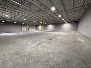 7320-7400 W Florist Ave, Milwaukee, WI à louer Photo intérieure- Image 1 de 6