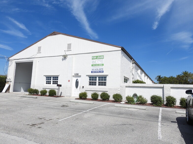 128 Tomahawk Dr, Indian Harbour Beach, FL à vendre - Photo du bâtiment - Image 2 de 91