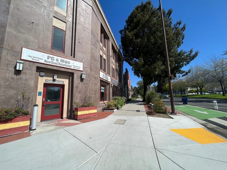 2750 Adeline St, Berkeley, CA for lease - Building Photo - Image 3 of 3