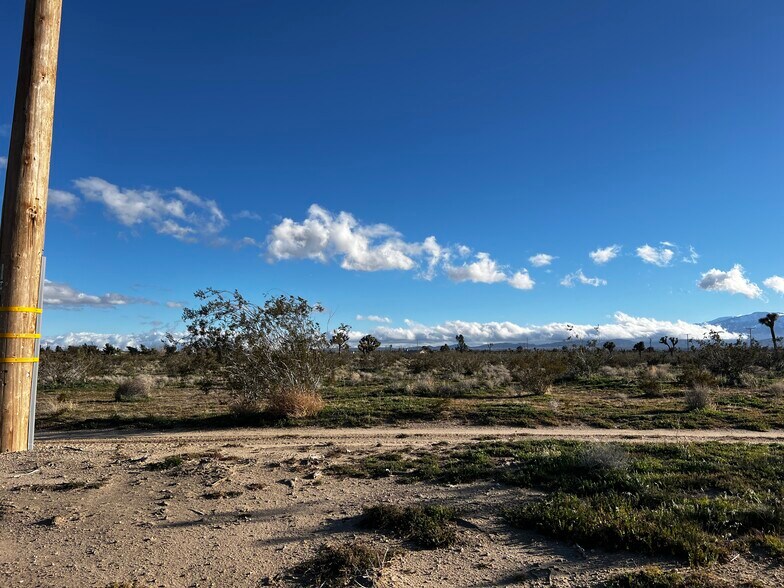 Palmdale Rd, Phelan, CA à vendre - Photo principale - Image 1 de 7