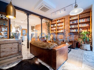 Plus de détails pour Multi-résidentiel à vendre