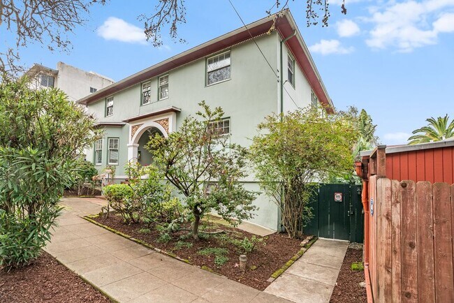 More details for 95 Moss Ave, Oakland, CA - Multifamily for Sale