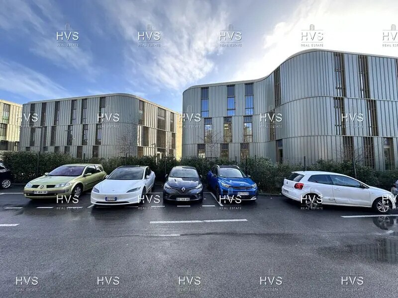 Office in Aix-en-Provence for lease Building Photo- Image 1 of 13