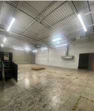 1700 Kiefer Dr, Zion, IL à louer Photo intérieure- Image 1 de 4