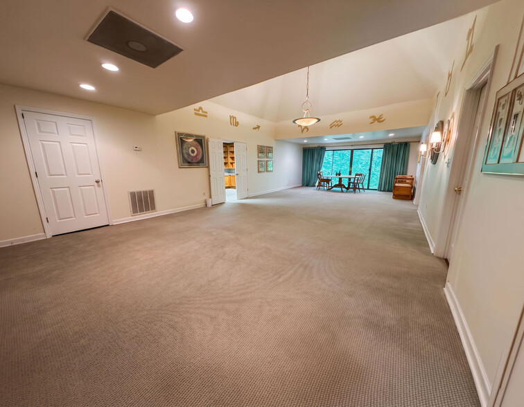 2054 Harobi Dr, Tucker, GA for lease - Interior Photo - Image 2 of 13