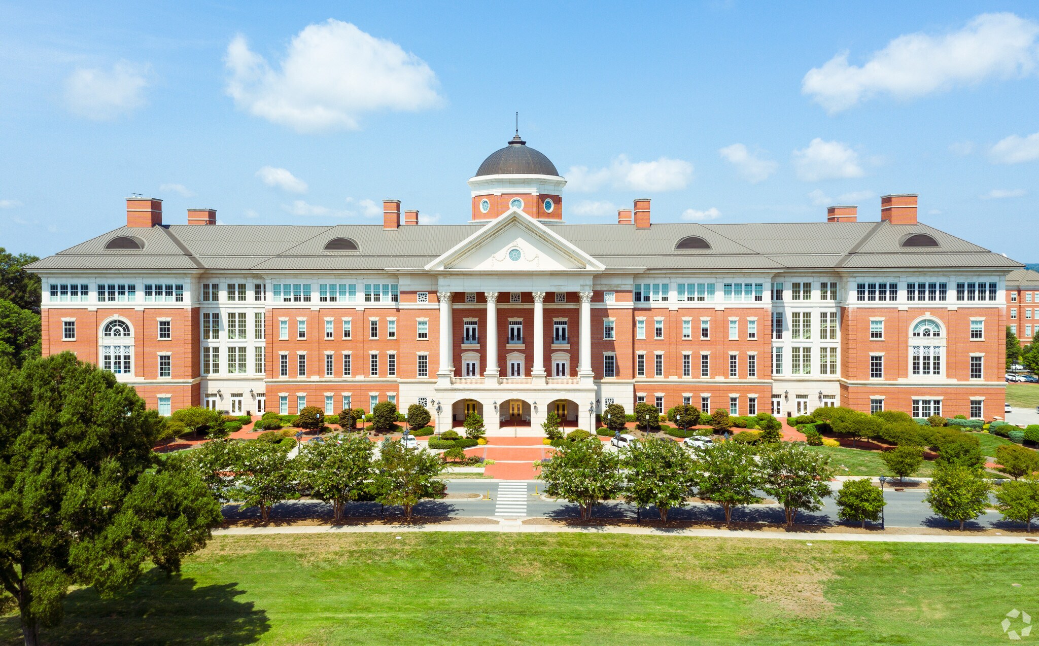 150 N Research Campus Dr, Kannapolis, NC à louer Photo du bâtiment- Image 1 de 4