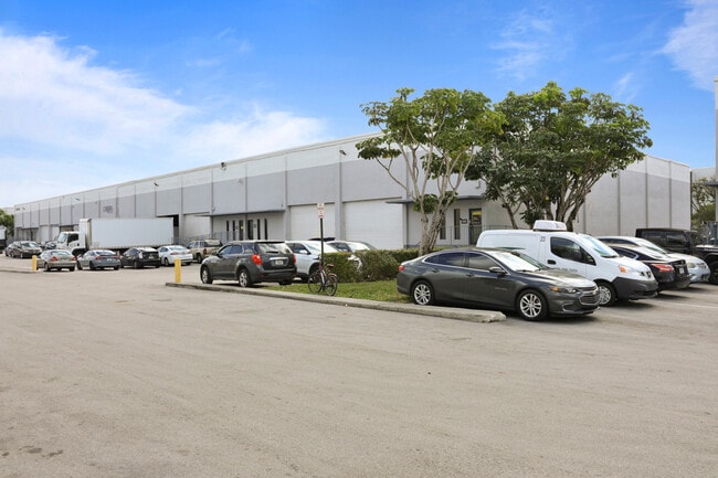 Plus de détails pour 1352-1382 NW 78th Ave, Doral, FL - Industriel à louer