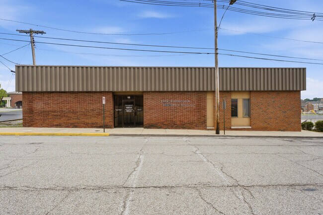 More details for 12 W Lincoln St, Belleville, IL - Office for Sale