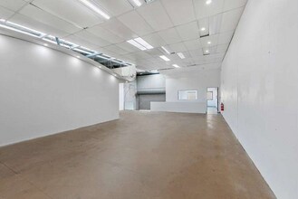 575 Woodville Rd, Guildford à louer Photo intérieure- Image 2 de 4