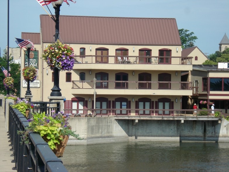 1 W State St, Geneva, IL for lease - Primary Photo - Image 2 of 2