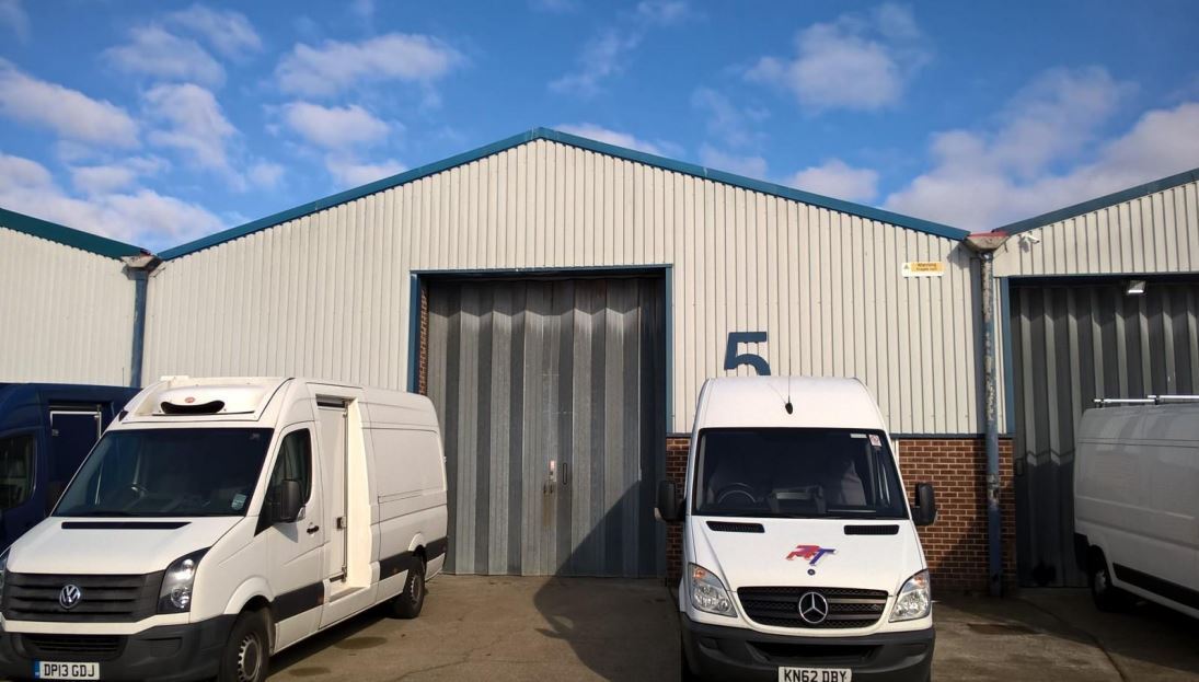 Burndell Rd, Ford à louer Photo principale- Image 1 de 2