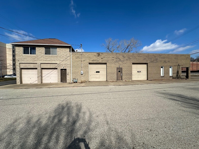 600 W Railroad Ave, Verona, PA à vendre - Photo du bâtiment - Image 1 de 48