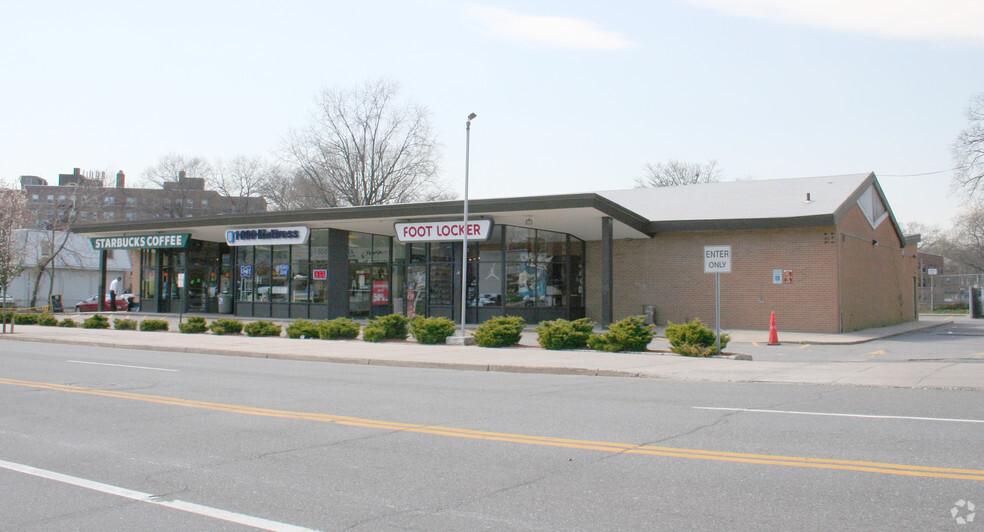 1030 W Boston Post Rd, Mamaroneck, NY for lease - Building Photo - Image 2 of 5