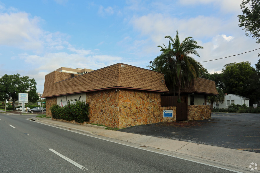 2511 W Dr Martin Luther King Jr Blvd, Tampa, FL for lease - Building Photo - Image 1 of 15