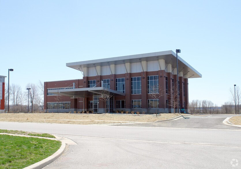 1051 Greenwood Springs Blvd, Greenwood, IN à vendre - Photo du bâtiment - Image 3 de 32
