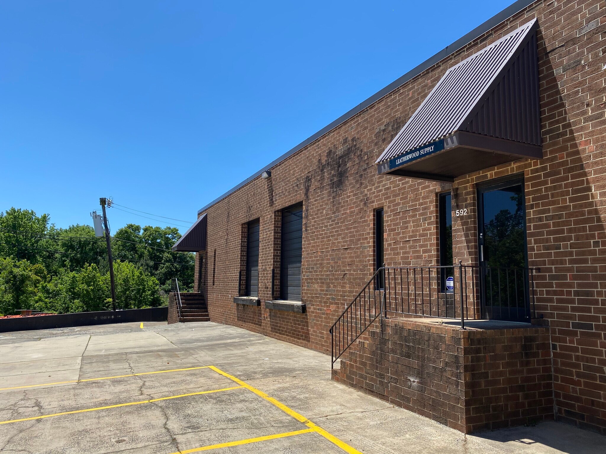584-594 Griffith Rd, Charlotte, NC for lease Primary Photo- Image 1 of 5