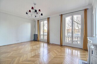 52 Avenue De New York, Paris for lease Interior Photo- Image 2 of 9