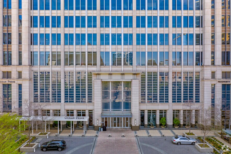 2101 Cedar Springs Rd, Dallas, TX à louer - Photo du bâtiment - Image 3 de 4
