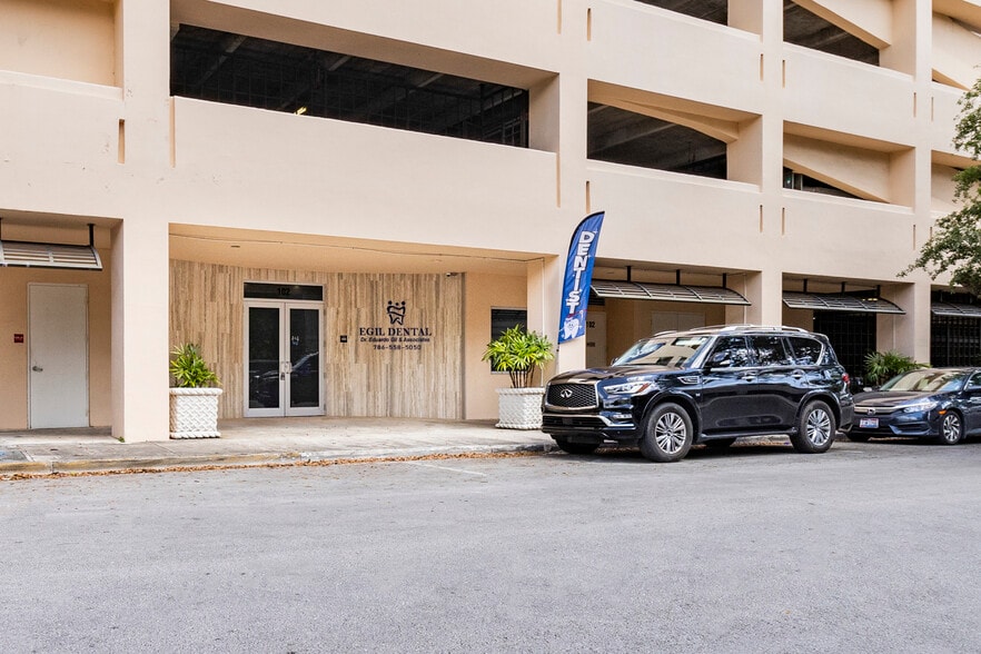 6141 Sunset Dr, South Miami, FL for lease - Building Photo - Image 2 of 28