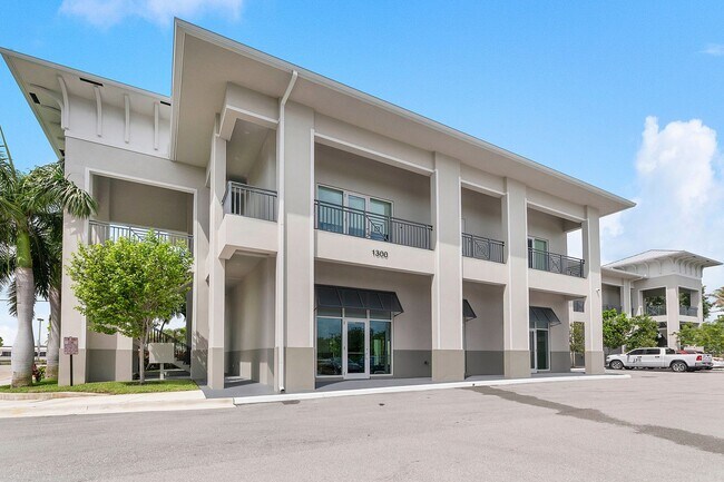 More details for 1300 S Dixie Hwy, Lantana, FL - Coworking for Lease