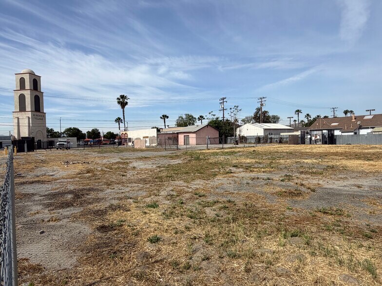 5309-5313 Mission Blvd, Jurupa Valley, CA à louer - Photo du bâtiment - Image 3 de 19