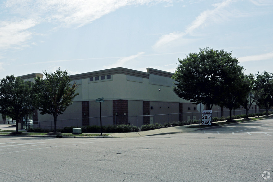 6210 Plantation Center Dr, Raleigh, NC for lease - Building Photo - Image 3 of 4