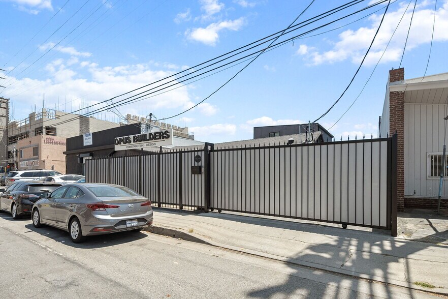 5244 Vineland Ave, North Hollywood, CA à vendre - Photo du bâtiment - Image 2 de 37