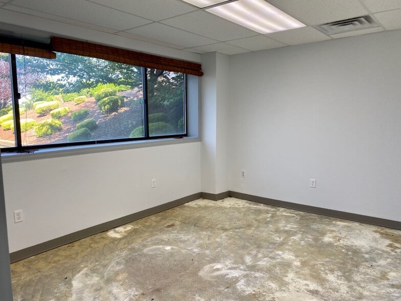 230 Bilmar Ave, Pittsburgh, PA for lease - Interior Photo - Image 2 of 14