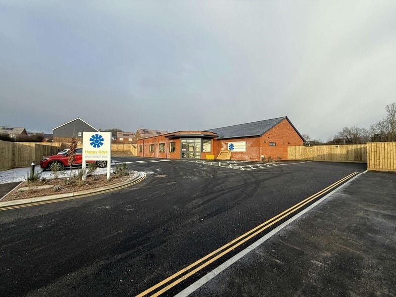 Nairn Close, Botley for sale - Building Photo - Image 2 of 6