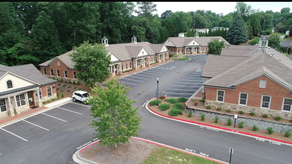 514 W Maple St, Cumming, GA for lease - Building Photo - Image 1 of 6