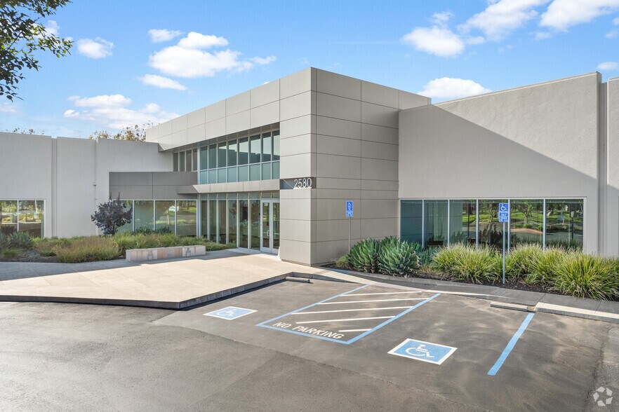 2580-2584 Junction Ave, San Jose, CA à louer - Photo du bâtiment - Image 2 de 9