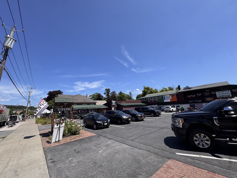 Established Restaurant and Tavern portfolio of 2 properties for sale on LoopNet.ca - Building Photo - Image 3 of 15