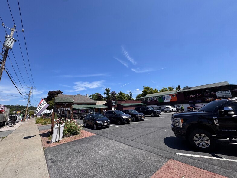 Established Restaurant and Tavern portefeuille de 2 propriétés à vendre sur LoopNet.ca - Photo du bâtiment - Image 3 de 15