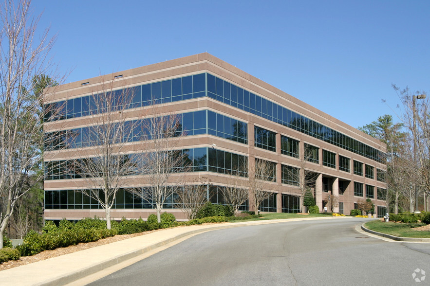 1825 Barrett Lakes Blvd, Kennesaw, GA for lease - Building Photo - Image 1 of 7