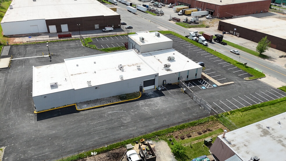 7675 Canton Center Dr, Dundalk, MD for lease - Building Photo - Image 3 of 4