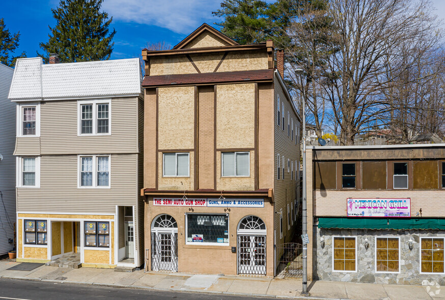 518 Main St, Winsted, CT à vendre - Photo principale - Image 1 de 1