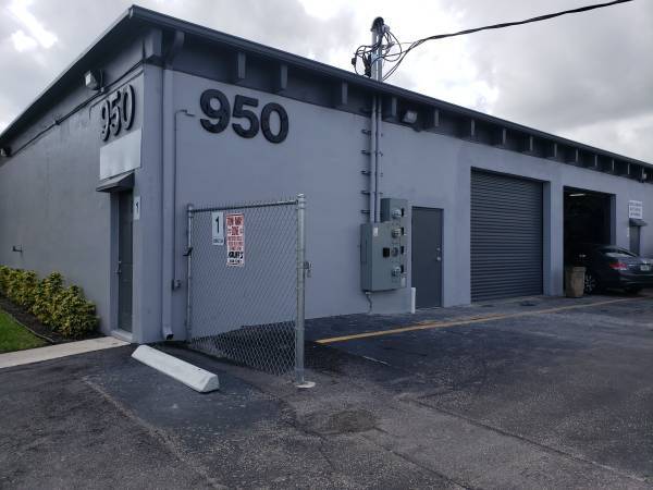 Plus de détails pour 950 Old Dixie Hwy, Lake Park, FL - Industriel à louer