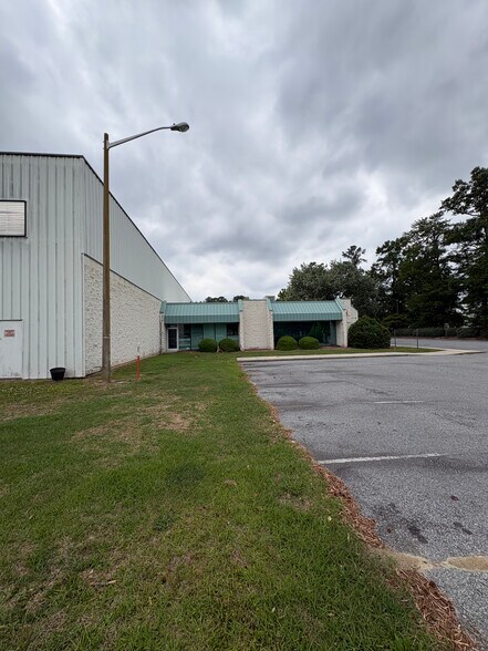 1130 Sugg Pky, Greenville, NC à louer - Photo du bâtiment - Image 3 de 44