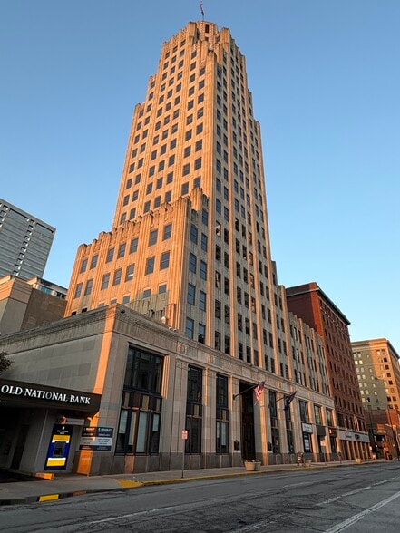 116 E Berry St, Fort Wayne, IN à louer - Photo du bâtiment - Image 2 de 22