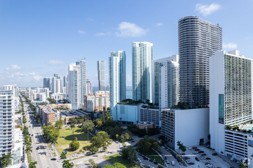 1900 N Bayshore Dr, Miami, FL for lease - Building Photo - Image 2 of 16