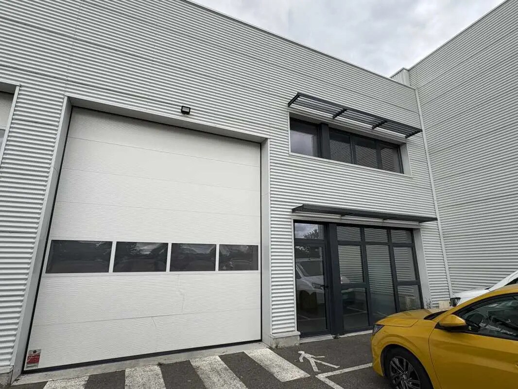 Office in Genas for lease Building Photo- Image 1 of 9