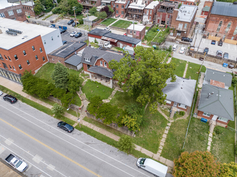 917 Russell, Saint Louis, MO à vendre - Photo principale - Image 2 de 4