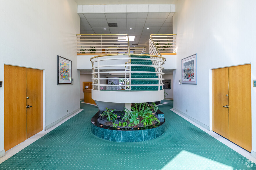 333 S Juniper St, Escondido, CA for lease - Lobby - Image 3 of 7