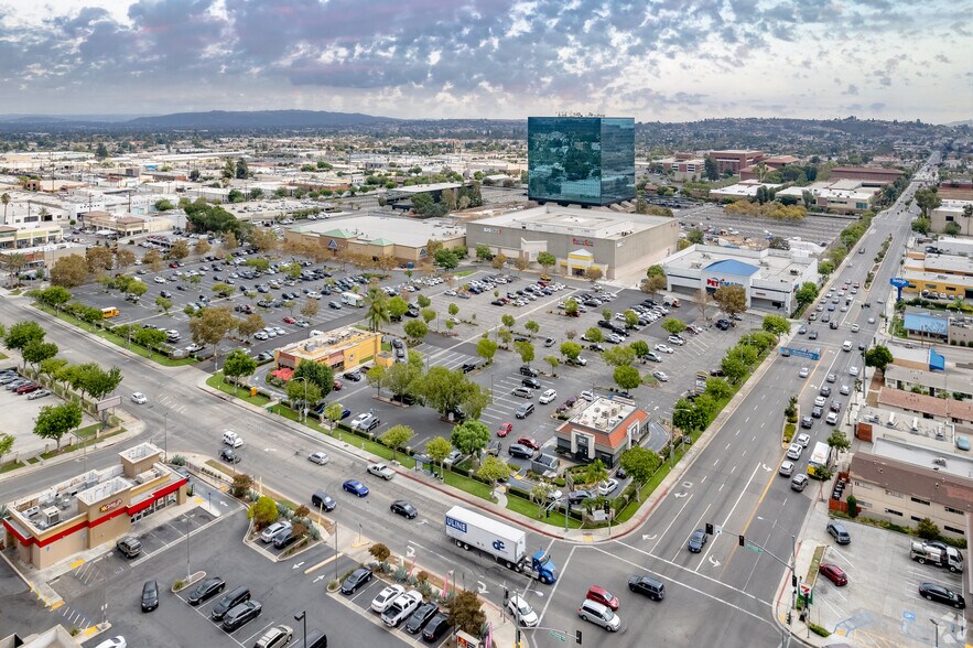 2500-2588 W Commonwealth Ave, Alhambra, CA à louer - Photo du bâtiment - Image 3 de 7