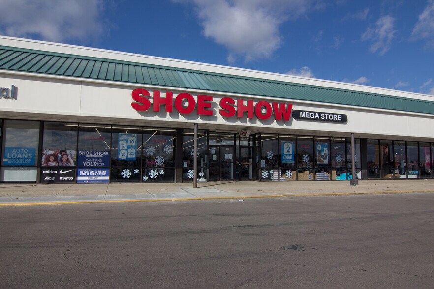 3735-3907 S High St, Columbus, OH à louer - Photo du bâtiment - Image 3 de 8