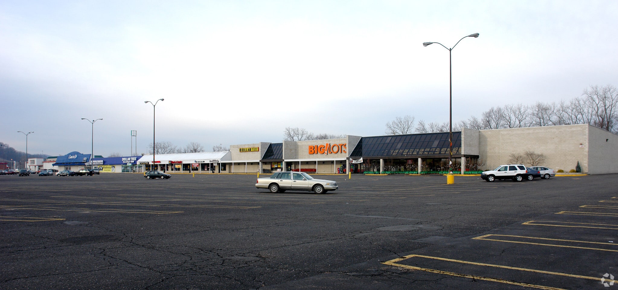 240-405 Bluebell Dr NW, New Philadelphia, OH for lease Primary Photo- Image 1 of 6