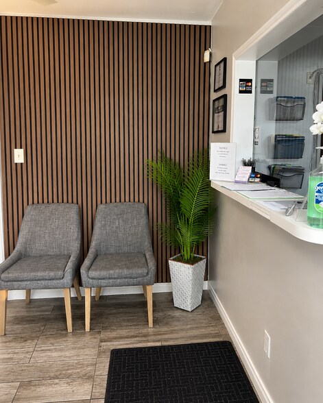7620 Lindley Ave, Reseda, CA à louer - Photo du bâtiment - Image 3 de 5