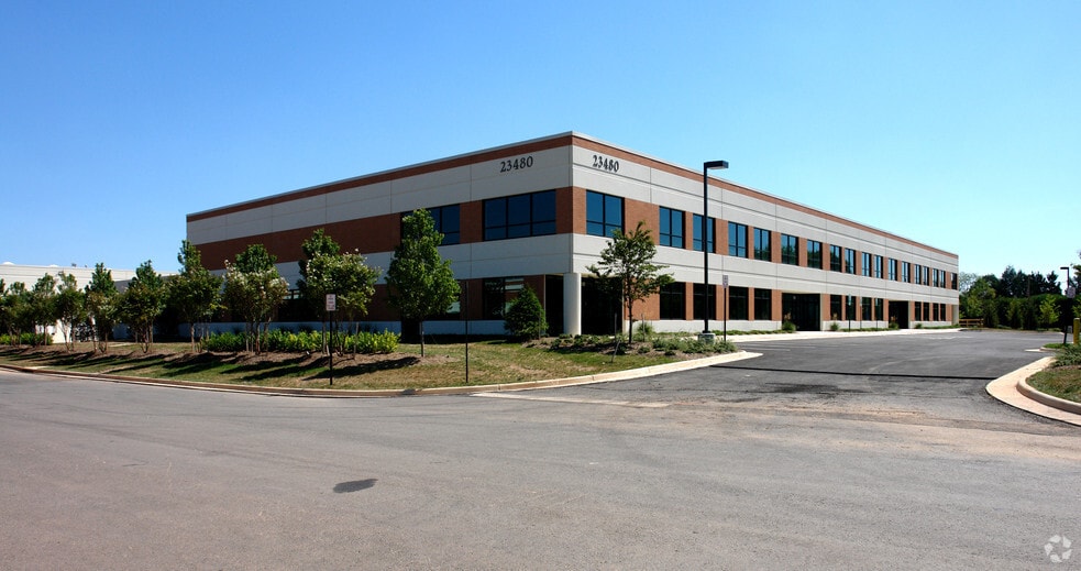23480 Rock Haven Way, Dulles Town Center, VA for lease - Building Photo - Image 3 of 9